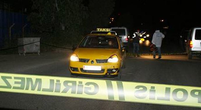 İzmir'de taksiciye silahlı saldırı: 1 ölü İzmir'de taksiciye silahlı saldırı: 1 ölü