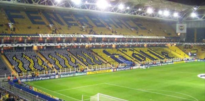 Şükrü Saraçoğlu Stadı'nda tribün krizi Şükrü Saraçoğlu Stadı'nda tribün krizi