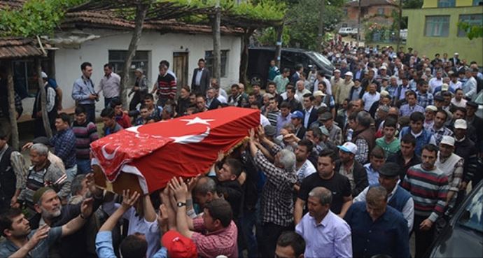 Ölen madencinin annesi: Defnedilen cenaze oğlumun değil Ölen madencinin annesi: Defnedilen cenaze oğlumun değil