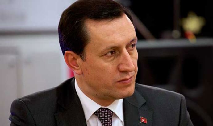Emrullah İşler de Yılmaz Özdil'e tepki gösterdi Emrullah İşler de Yılmaz Özdil'e tepki gösterdi
