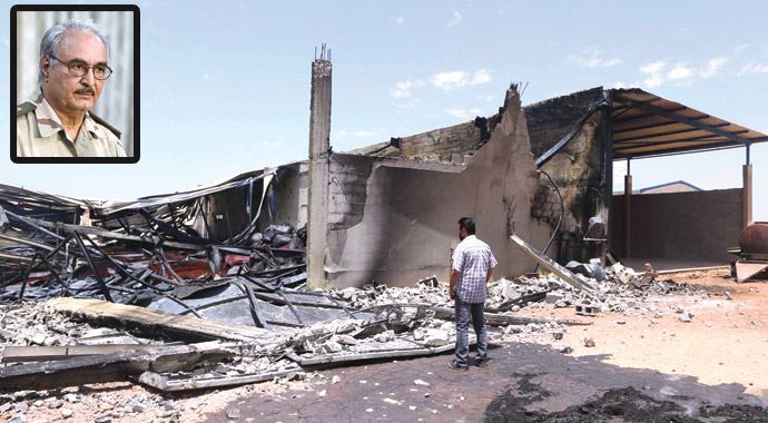 Libya&#039;da emekli generalden mini darbe: 75 kişi öldü