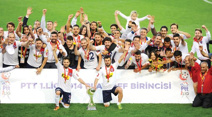 Kutlu olsun Mersin! Bir yıl sonra yeniden Süper Lig'de Kutlu olsun Mersin! Bir yıl sonra yeniden Süper Lig'de