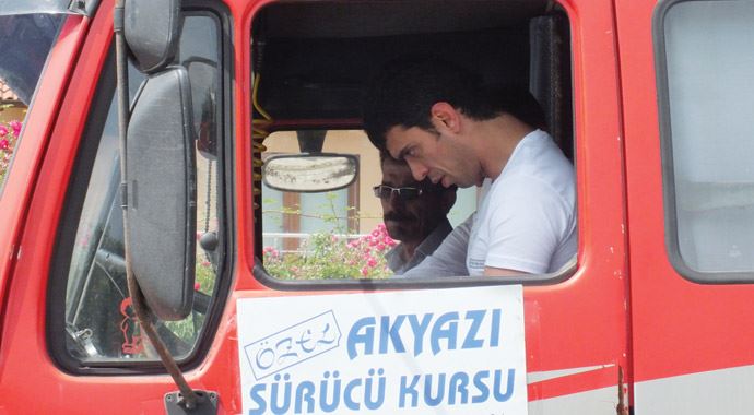 Kenan Sofuoğlu motordan indi TIR'a bindi Kenan Sofuoğlu motordan indi TIR'a bindi