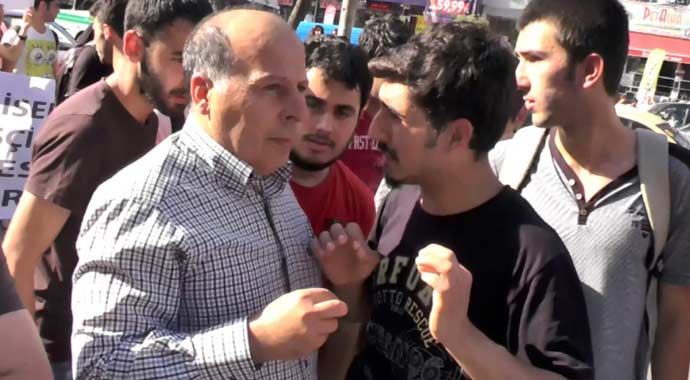 CHP'li vekil lise öğrencilerini sokağa döktü CHP'li vekil lise öğrencilerini sokağa döktü