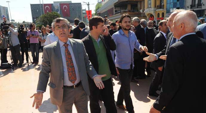 Taksim&#039;deki 19 Mayıs töreninde gerginlik