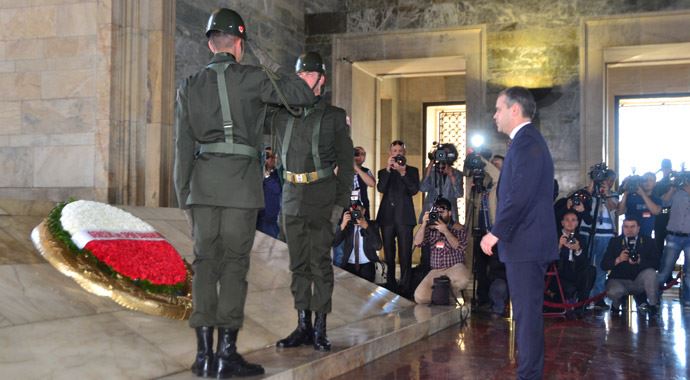 Anıtkabir&#039;de buruk 19 Mayıs töreni