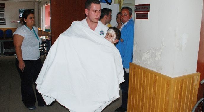 Çocukların oynadığı barut parladı: 5 yaralı Çocukların oynadığı barut parladı: 5 yaralı
