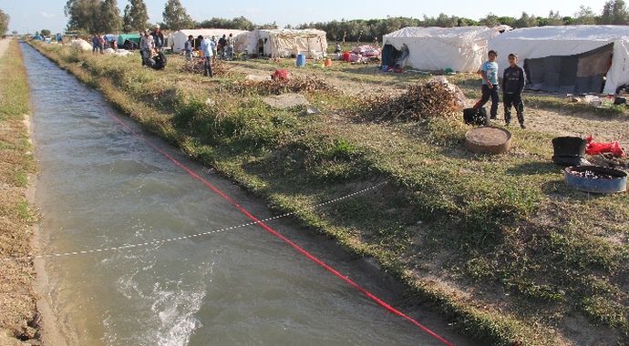 3 yaşındaki çocuk kanala düştü 3 yaşındaki çocuk kanala düştü