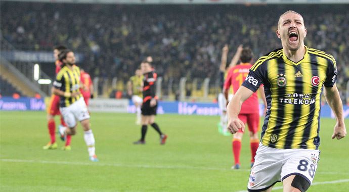 Caner'den itiraf: 'Kendimi kaybediyorum' Caner'den itiraf: 'Kendimi kaybediyorum'