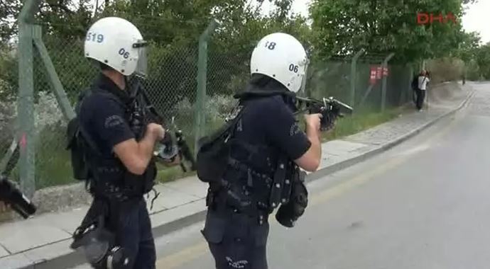 ODTÜ'lülere polis müdahalesi ODTÜ'lülere polis müdahalesi