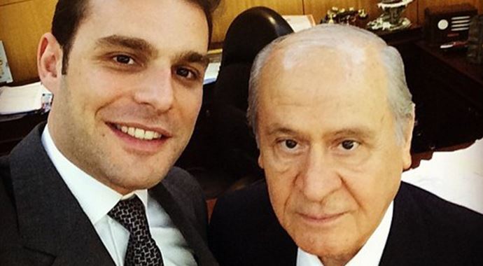 Mehmet Aslan, Bahçeli ile selfie çektirdi Mehmet Aslan, Bahçeli ile selfie çektirdi