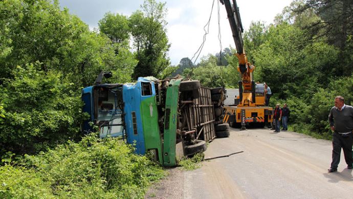 Madenci servisi TIR'la çarpıştı: 21 işçi... Madenci servisi TIR'la çarpıştı: 21 işçi...