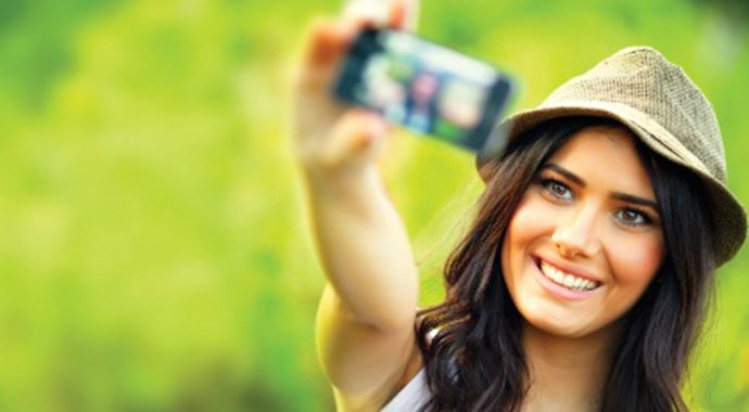 TDK, selfie&#039;nin Türkçe karşılığı açıkladı!