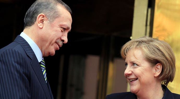 Merkel'den Başbakan Erdoğan'a çağrı Merkel'den Başbakan Erdoğan'a çağrı