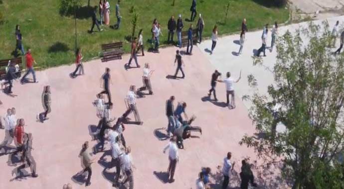 Üniversite&#039;de bıçaklı, sopalı kavga