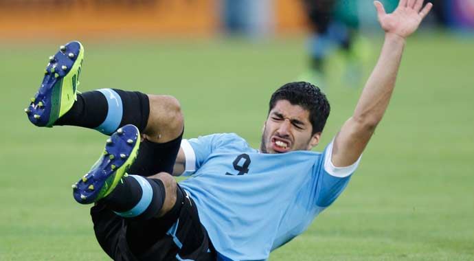 Sakatlanan Suarez Dünya Kupası'na yetişemeyebilir Sakatlanan Suarez Dünya Kupası'na yetişemeyebilir