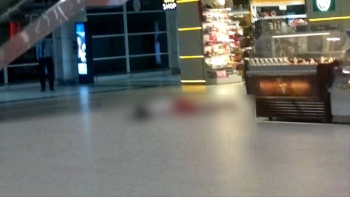 Antalya Havalimanı'nda intihar şoku! Antalya Havalimanı'nda intihar şoku!