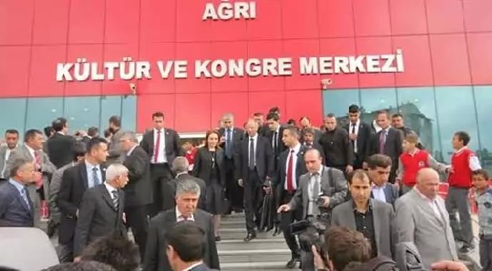 AK Parti'den Ağrı'ya 3 bakanlı çıkarma AK Parti'den Ağrı'ya 3 bakanlı çıkarma