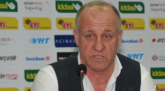 Konyaspor'da Mesut Bakkal ile yola devam Konyaspor'da Mesut Bakkal ile yola devam