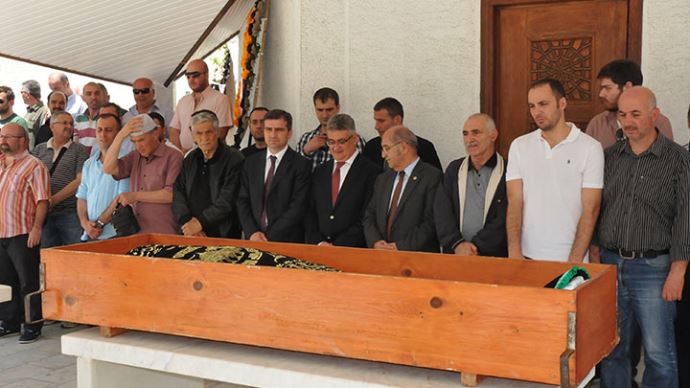 Eski başkan toprağa verildi