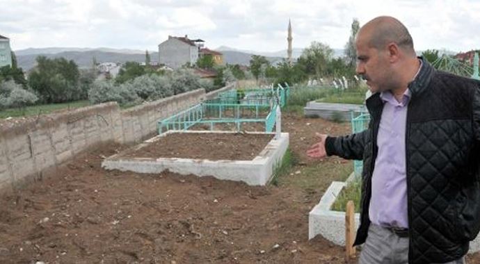 Sivas'ta 'PKK mezarlığı' şaşkınlığı Sivas'ta 'PKK mezarlığı' şaşkınlığı