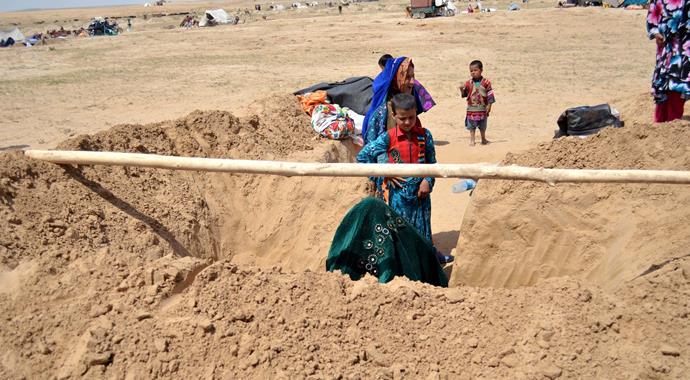 Afganistan'da toprak kaydı '2100' ölü var Afganistan'da toprak kaydı '2100' ölü var