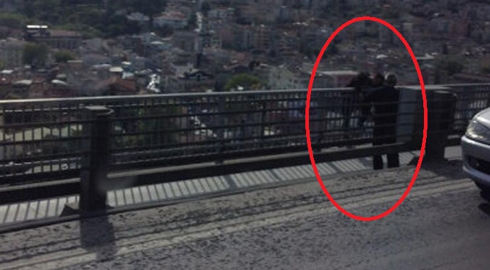 Köprü&#039;de intihar girişimi! Trafik felç oldu