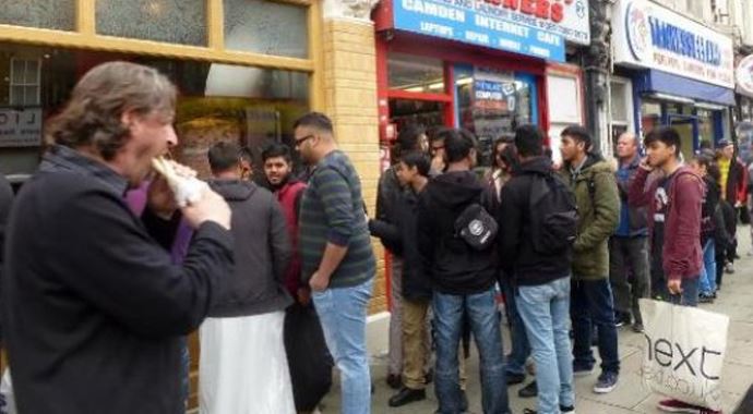İngiliz gazetesine kızdı 600 Kg döner dağıttı