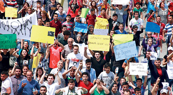 'Gizem'in katilinin kellesini istiyoruz' 'Gizem'in katilinin kellesini istiyoruz'