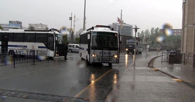 1 Mayıs eylemcileri adliyede 1 Mayıs eylemcileri adliyede