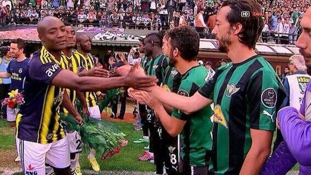 Akhisar'dan şampiyona sürpriz Akhisar'dan şampiyona sürpriz