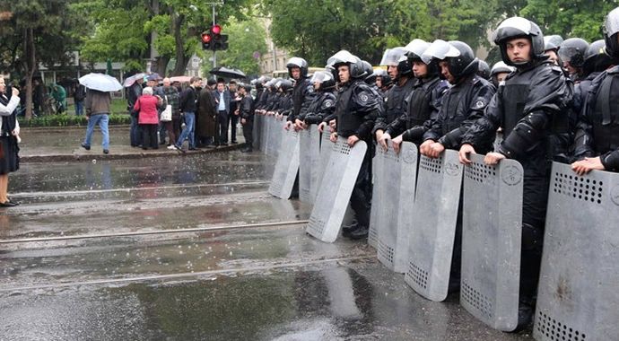 Ukrayna'da Rusya yanlıları polis merkezini bastı Ukrayna'da Rusya yanlıları polis merkezini bastı