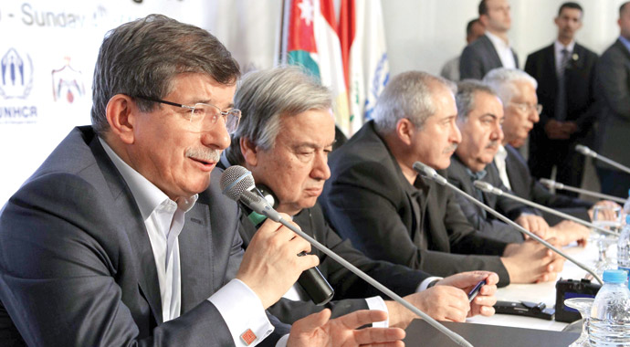 Davutoğlu: 10 milyon suriyeli oy veremeyecek Davutoğlu: 10 milyon suriyeli oy veremeyecek