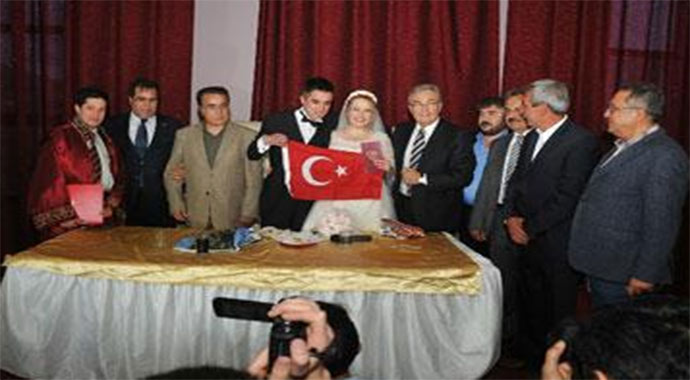 Deniz Baykal nikah şahidi oldu
