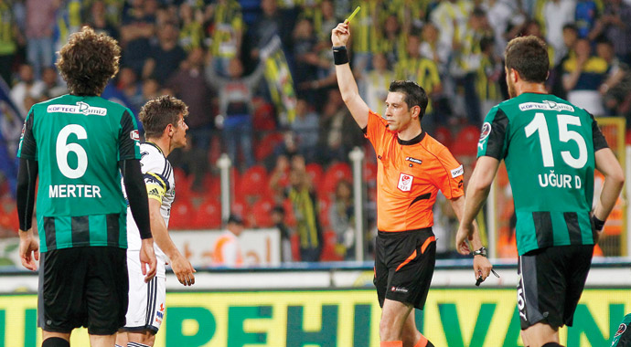 Emre'den çirkin sözler! Galatasaray taraftarlarını çıldırttı Emre'den çirkin sözler! Galatasaray taraftarlarını çıldırttı