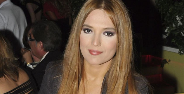 Demet Akalın kızı hastalanınca tüm programlarını iptal etti Demet Akalın kızı hastalanınca tüm programlarını iptal etti