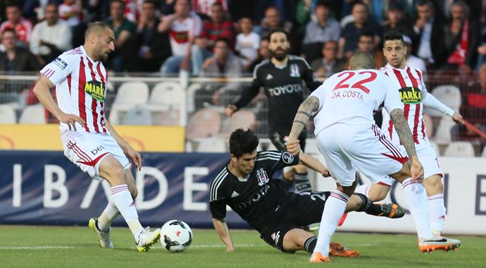 Beşiktaş'ta Necip Uysal şoku! Beşiktaş'ta Necip Uysal şoku!