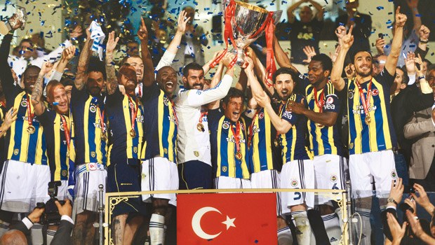 Fenerbahçe taraftarı çıldırdı! O tshirtler tükendi