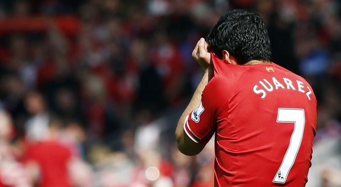 Luis Suarez İngiltere'de yılın futbolcusu seçildi Luis Suarez İngiltere'de yılın futbolcusu seçildi