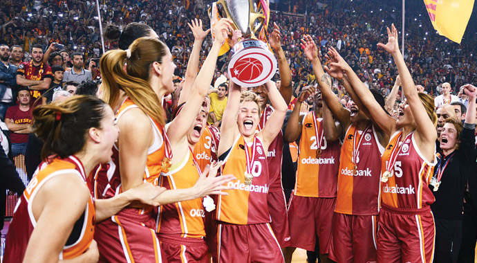 Şampiyon Cimbom! Galatasaray Fenerbahçe'yi farklı geçti Şampiyon Cimbom! Galatasaray Fenerbahçe'yi farklı geçti