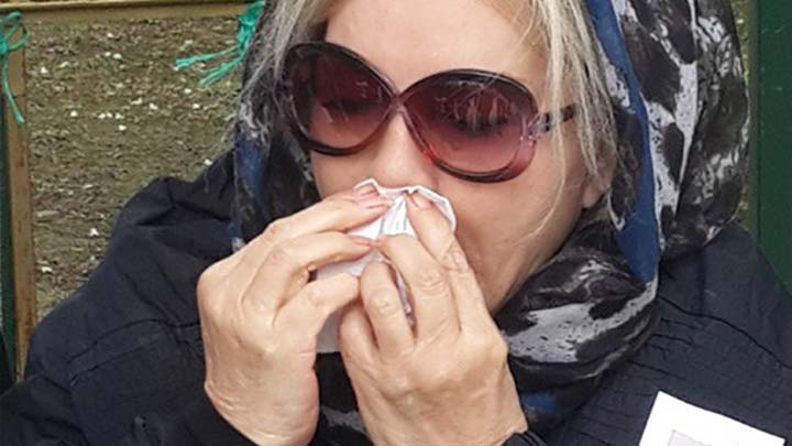 Emel Sayın annesini gözyaşlarıyla uğurladı Emel Sayın annesini gözyaşlarıyla uğurladı