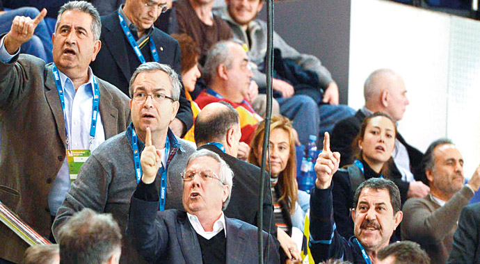 Aziz Yıldırım: Keşke takımı çekseydiniz Aziz Yıldırım: Keşke takımı çekseydiniz