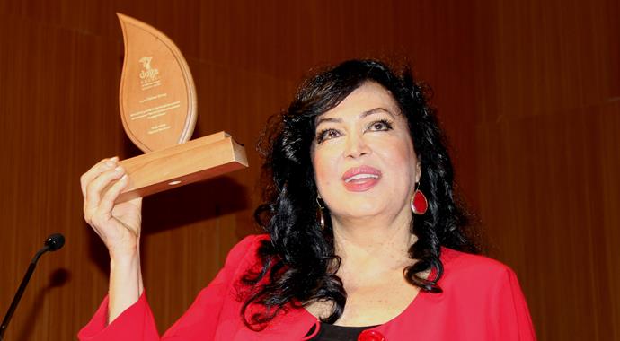 Türkan Şoray'a 'yılın annesi' ödülü Türkan Şoray'a 'yılın annesi' ödülü