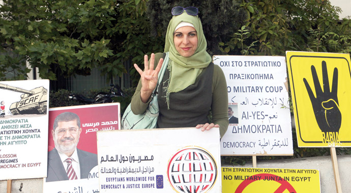 Yunan Anna Müslüman oldu Avrupa Parlementosu'na gidiyor Yunan Anna Müslüman oldu Avrupa Parlementosu'na gidiyor