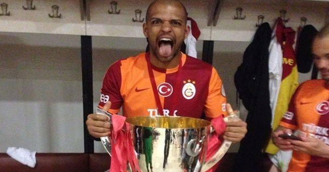 Melo'dan kızdıracak kupa pozu Melo'dan kızdıracak kupa pozu
