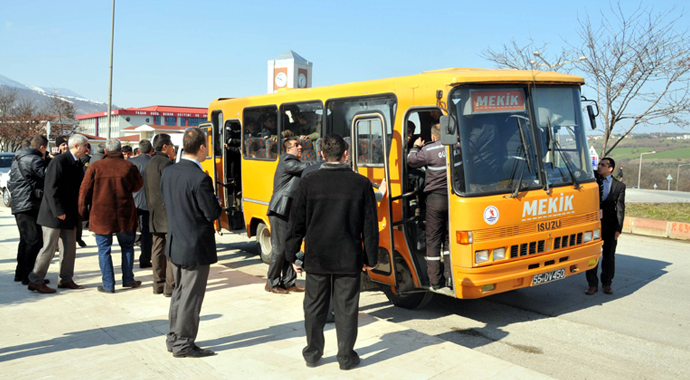 Yumurta atan üniversitelilere beraat Yumurta atan üniversitelilere beraat