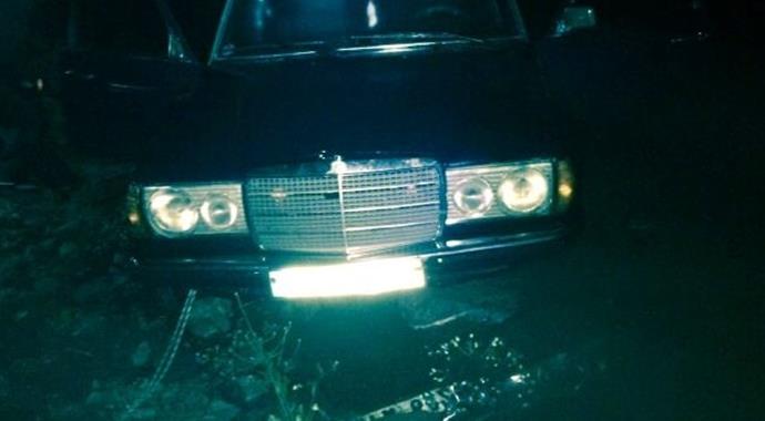 Otomobili ile gölete uçan adam boğularak can verdi Otomobili ile gölete uçan adam boğularak can verdi