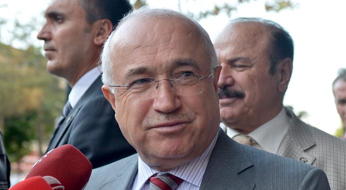 Cemil Çiçek&#039;ten Galatasaray&#039;a kutlama