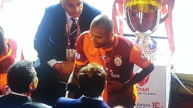 Galatasaray'dan Melo'nun o hareketine destek Galatasaray'dan Melo'nun o hareketine destek