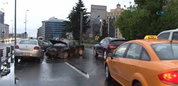 İstanbul'da yağmur kazalara sebep oldu